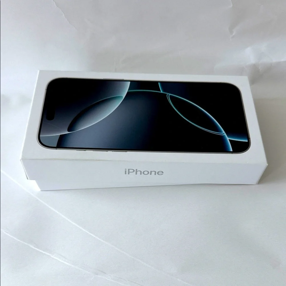 Apple iPhone 16 Pro Max BOX and Apple gift bag.